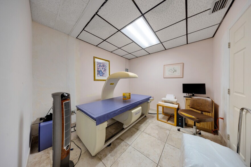 More Photos Of 9765 SW 184th St, Miami Office For Sale