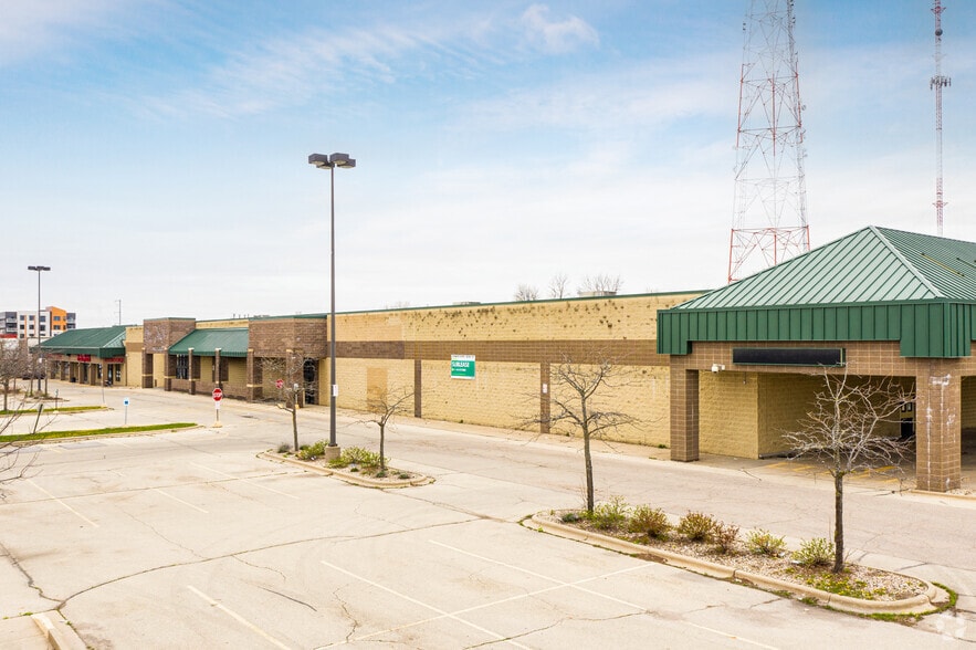 More Photos Of 620-642 S Whitney Way, Madison Freestanding For Lease