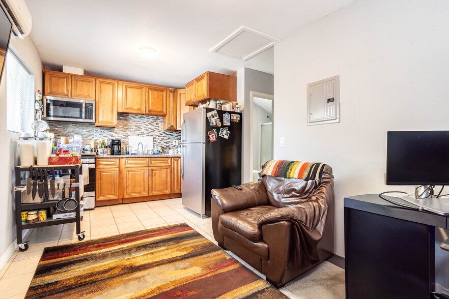More Photos Of 6402 Graves Ave, Van Nuys Apartments For Sale