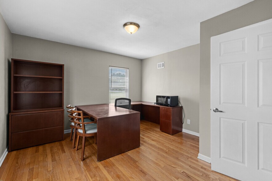 More Photos Of 10236 Halls Ferry Rd, Saint Louis Office For Sale