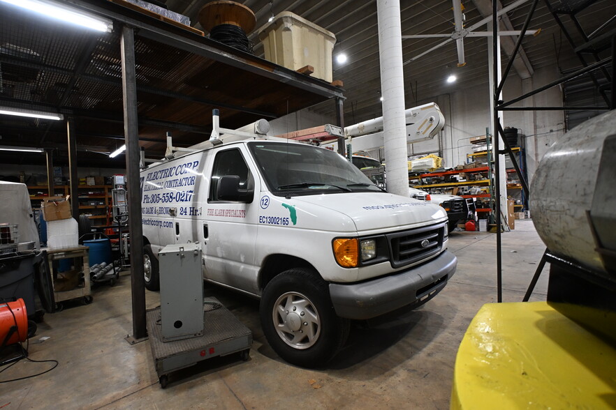 More Photos Of 4450 E 10th Ct, Hialeah Warehouse For Sale