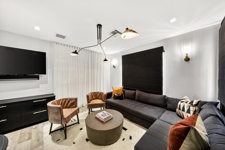 More Photos Of 5801 Biscayne Blvd, Miami Loft Creative Space For Lease