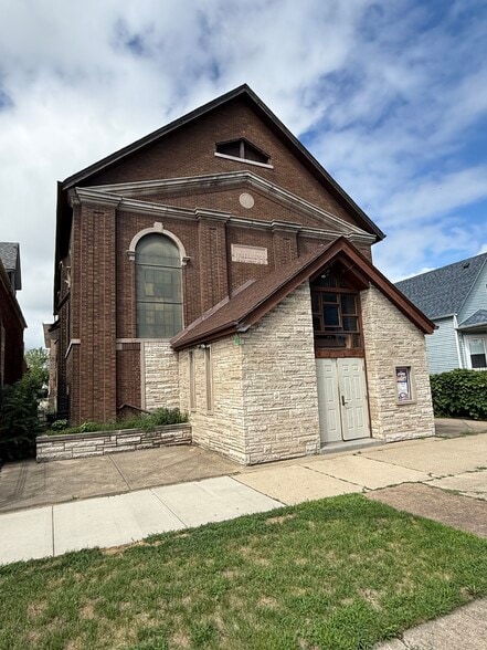 More Photos Of 10324 S Avenue J, Chicago Religious Facility For Sale