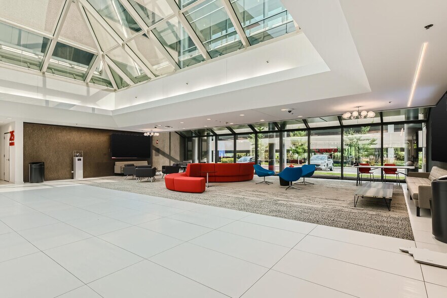 More Photos Of 75 Tri State International, Lincolnshire Office For Lease