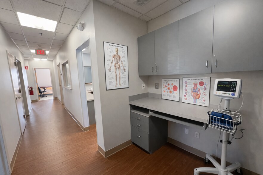 More Photos Of 20 Beacon Hill Dr, Dobbs Ferry Office For Lease