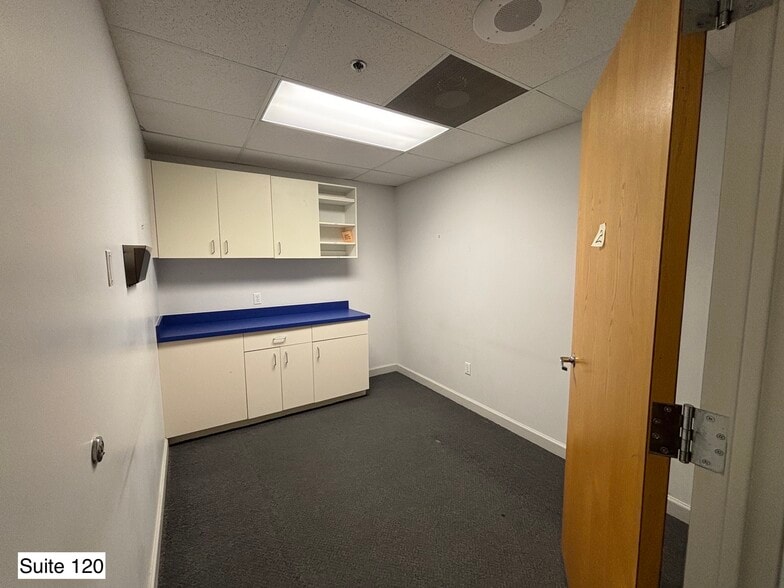 More Photos Of 14100 Fivay Rd, Hudson Medical For Lease