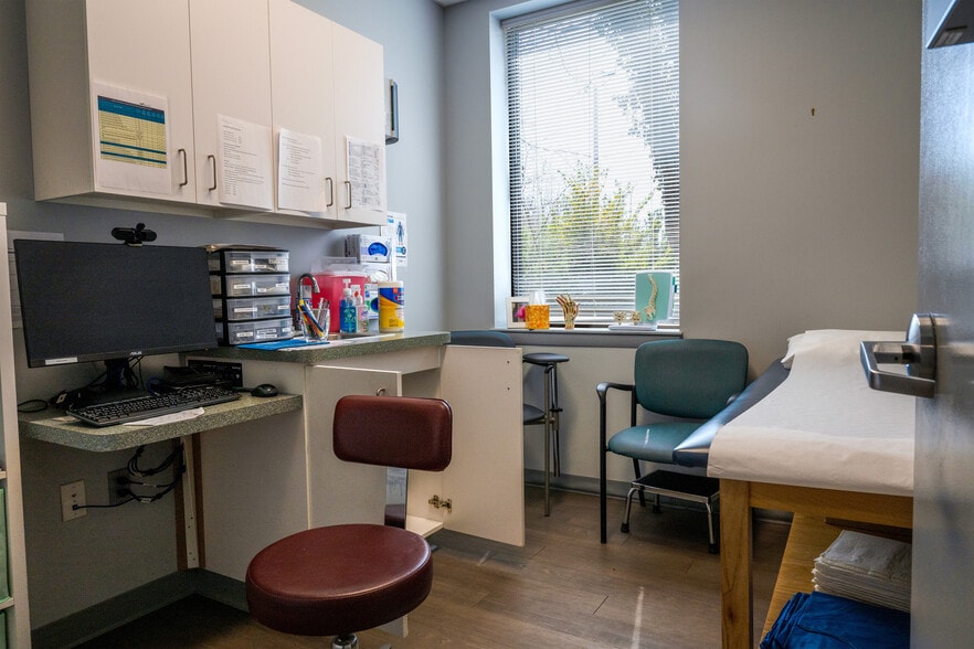 More Photos Of 571 Main St, Weymouth Medical For Lease