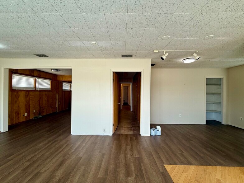 More Photos Of 2360 N National Rd, Columbus Office For Lease