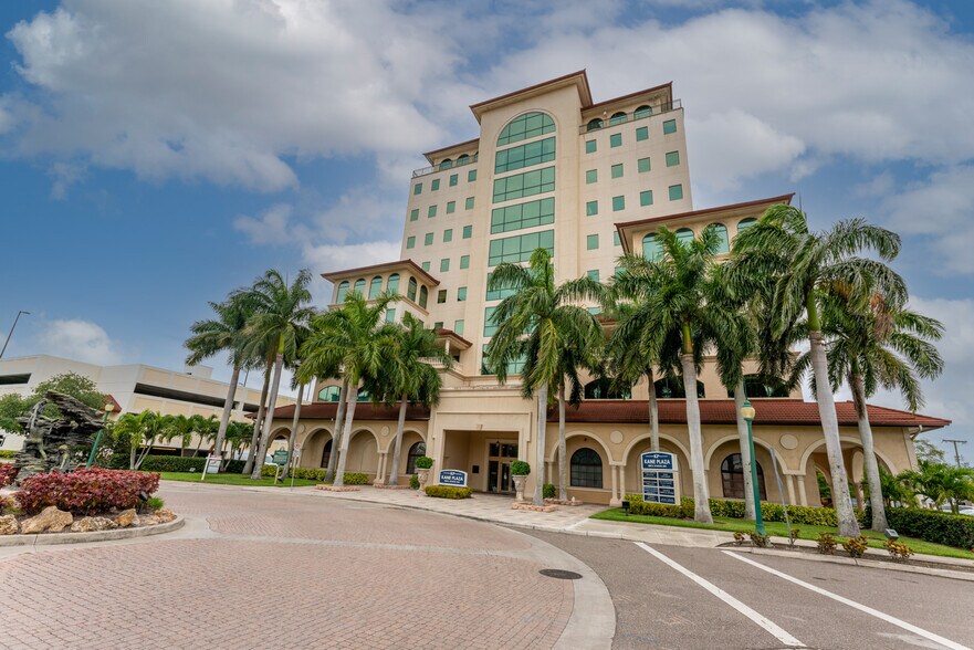 More Photos Of 1 S School Ave, Sarasota Medical For Lease