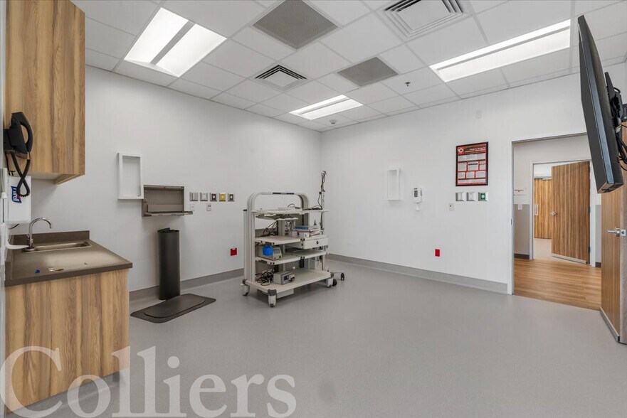 More Photos Of 875 S Vanguard Way, Meridian Medical For Lease