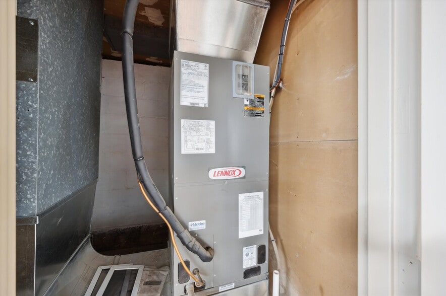 More Photos Of 2404 Saw Mill Run Blvd, Pittsburgh Storefront For Sale