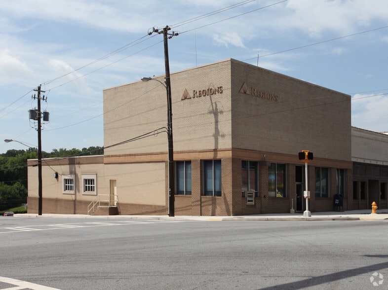 More Photos Of 15 Lee St, Jefferson Bank For Lease