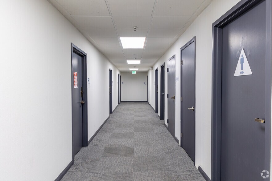 More Photos Of 600 W Broadway, Glendale Office For Lease