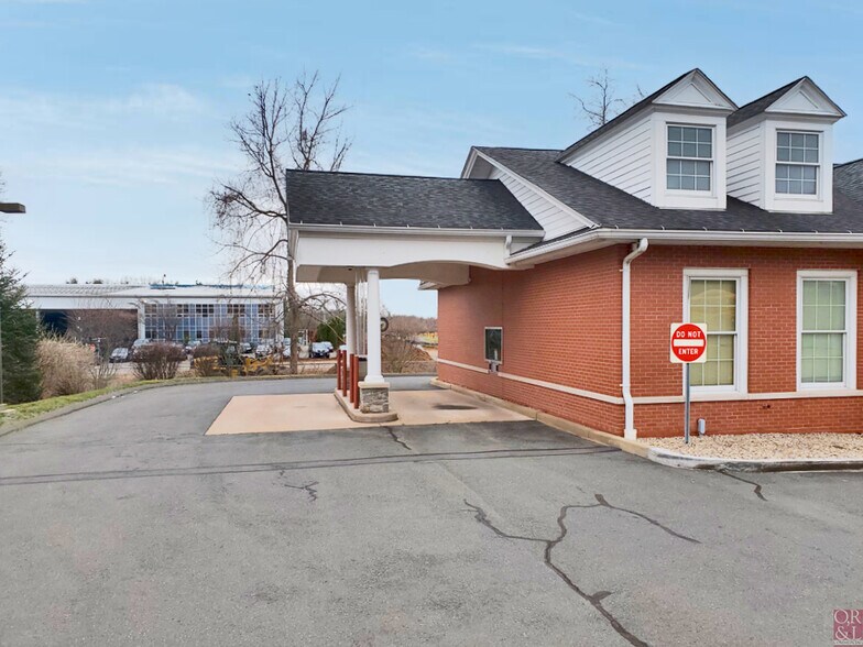 More Photos Of 768 N Main St, Manchester Bank For Lease