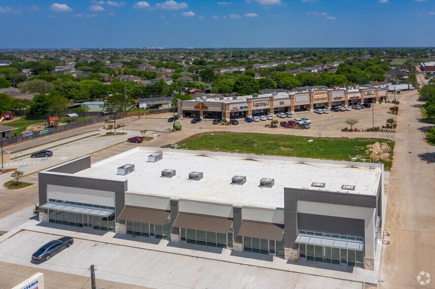 More Photos Of 7016 Fry Rd, Cypress Freestanding For Lease