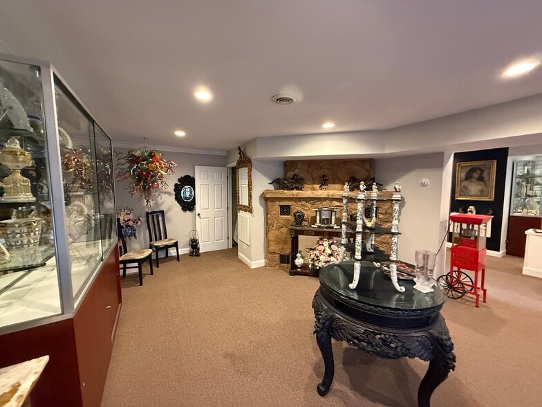 More Photos Of 1124 Lincoln Ave, Prospect Park Freestanding For Lease