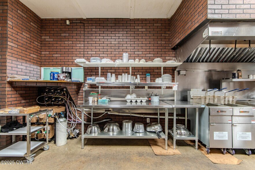 More Photos Of 225 N Front St, Halls General Retail For Sale