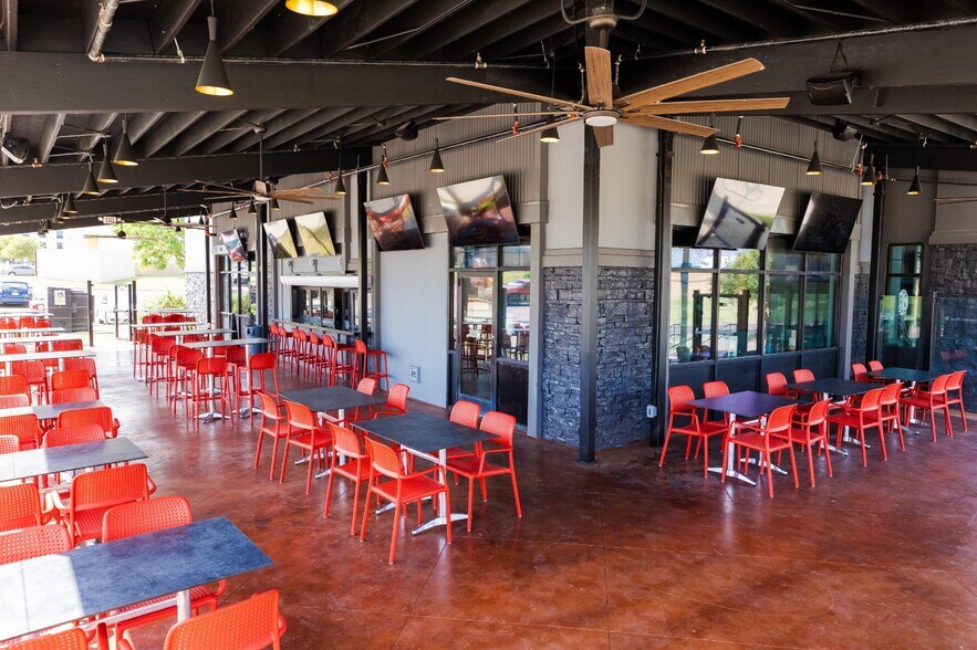 More Photos Of 6501 North Fwy, Fort Worth Restaurant For Sale