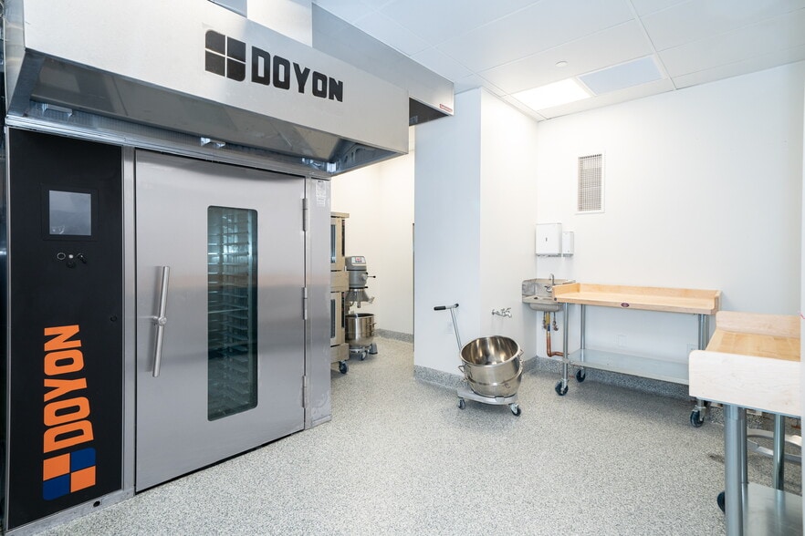 More Photos Of 383 Bridge St, Brooklyn Specialty For Lease