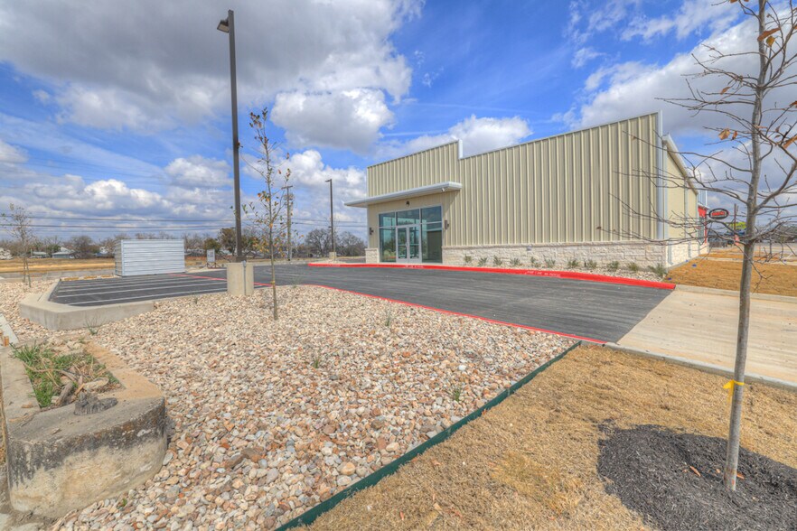 More Photos Of 596 S Business Ih 35, New Braunfels Freestanding For Lease