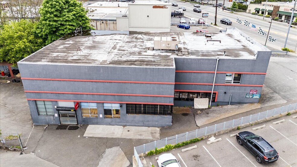 More Photos Of 2070 Jericho Tpke, New Hyde Park Auto Repair For Lease