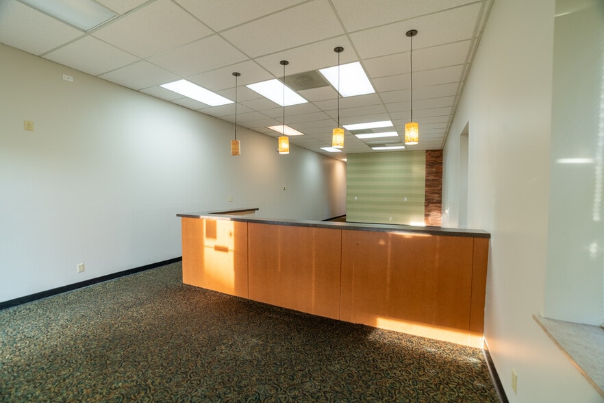 More Photos Of 3801-3837 Vaile Ave, Florissant General Retail For Lease