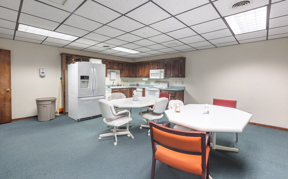 More Photos Of 216 W 2nd St, Dixon Bank For Sale