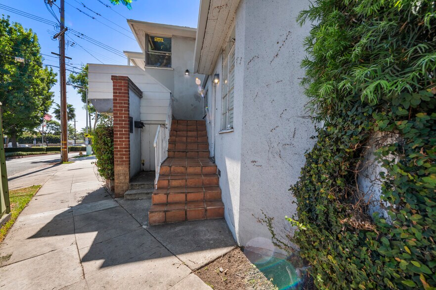 More Photos Of 8102 Norton Ave, West Hollywood Apartments For Sale