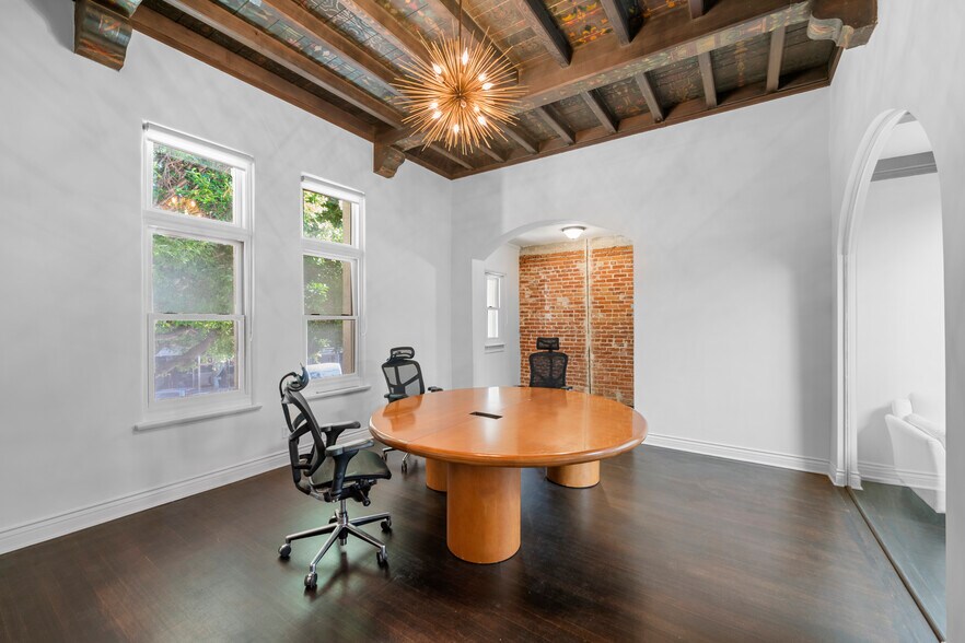 More Photos Of 153-159 S Beverly Dr, Beverly Hills Office For Lease