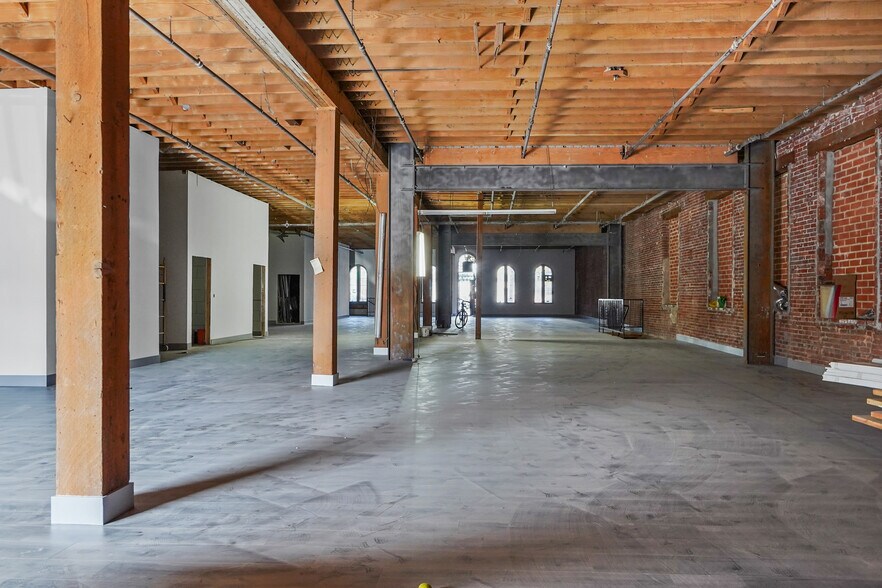 More Photos Of 3310 S Main St, Los Angeles Warehouse For Lease