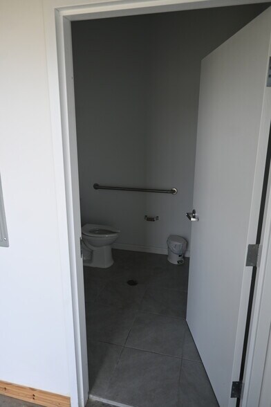 More Photos Of 3370 Rouse Rd, Orlando Storefront For Sale