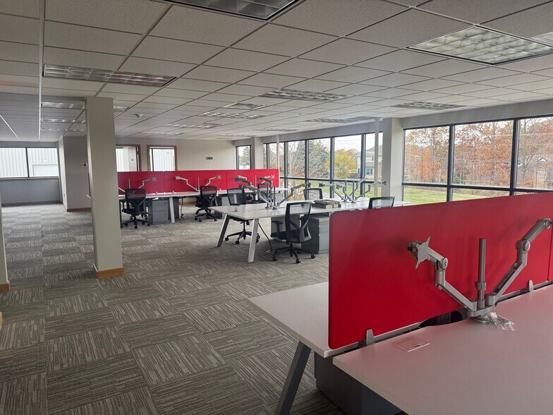 More Photos Of 8310 Clinton Park Dr, Fort Wayne Flex For Lease