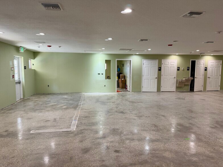 More Photos Of 6610 Embassy Blvd, Port Richey Medical For Lease