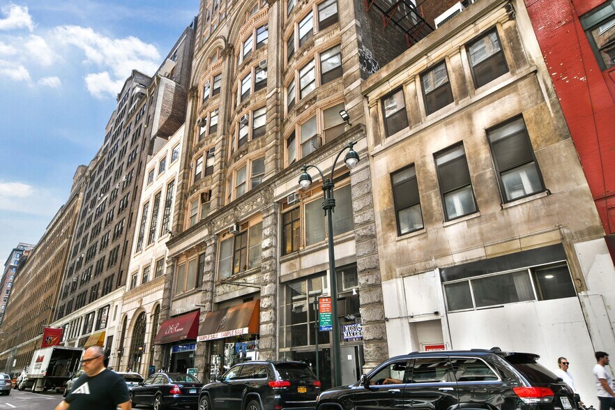 More Photos Of 260 W 36th St, New York Office For Lease
