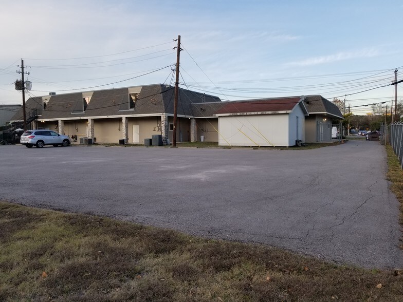 More Photos Of 8305 Hwy 71 W, Austin Storefront Retail Office For Lease
