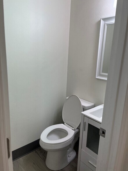 More Photos Of 119 W Plymouth Ave, Deland Unknown For Lease