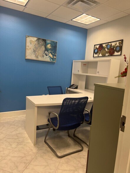 More Photos Of 13538 Village Park Dr, Orlando Office Residential For Lease