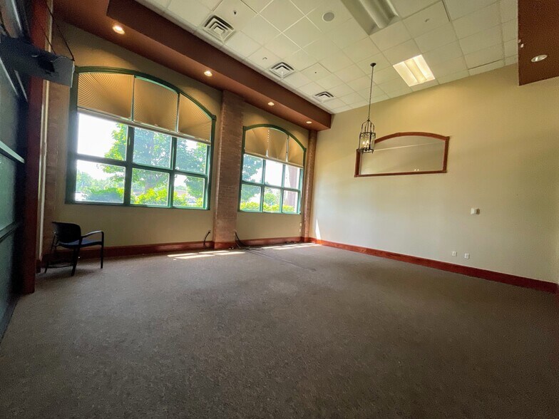 More Photos Of 6200 State St, Saginaw Office For Lease