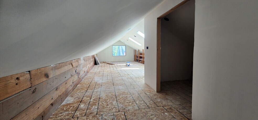 More Photos Of 82 Cold Spring Rd, Monticello Loft Creative Space For Sale