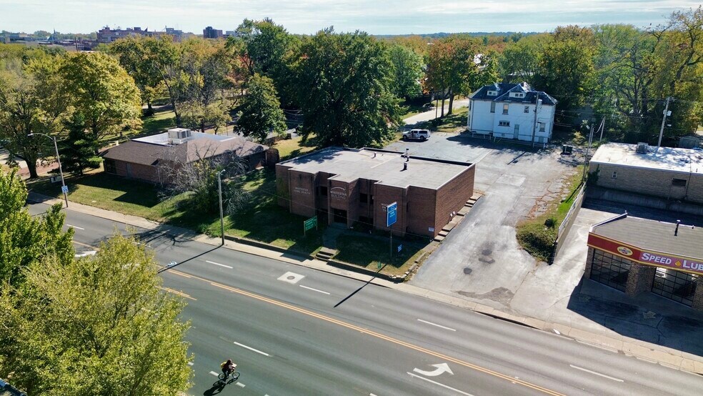 More Photos Of 535 W Eldorado St, Decatur Office For Sale