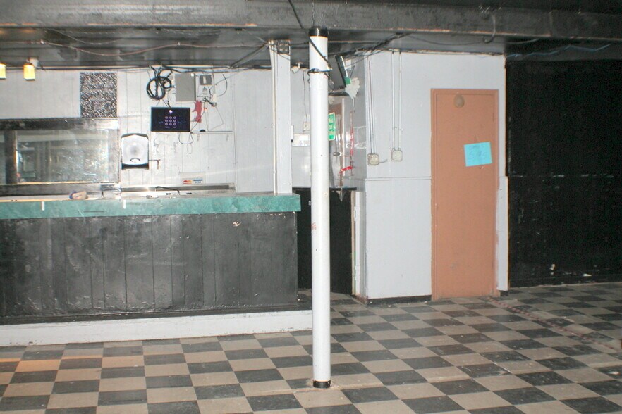 More Photos Of 6919 Lyons Ave, Houston Storefront Retail Office For Lease