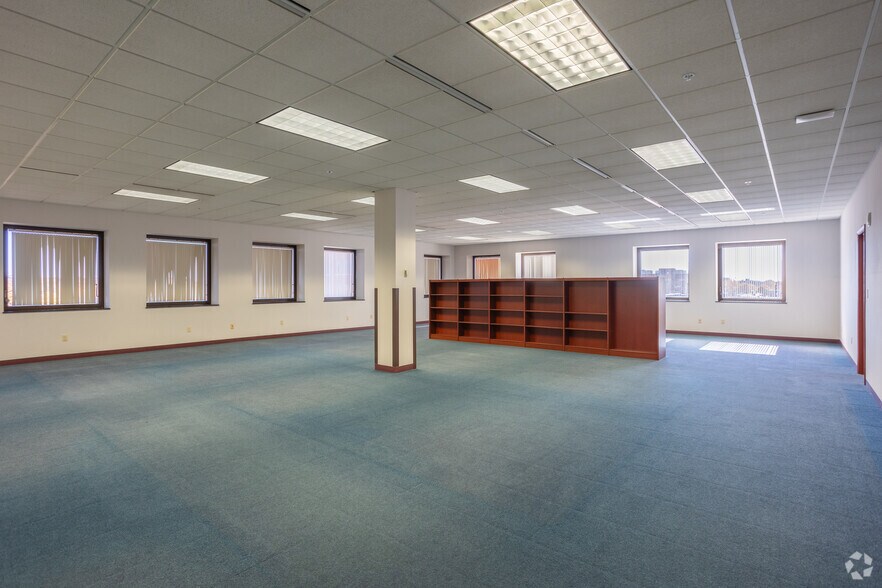 More Photos Of 313 S Capitol Ave, Lansing Office For Sale