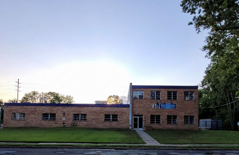 More Photos Of 105 Oak St, Norwood Manufacturing For Lease