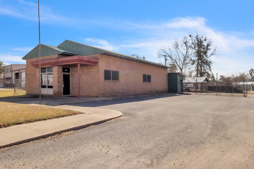 More Photos Of 145 E Texas Ave, Waskom Auto Repair For Sale