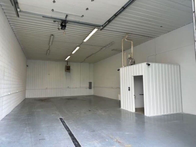 More Photos Of 21638-21648 S Schoolhouse Rd, New Lenox Warehouse For Lease