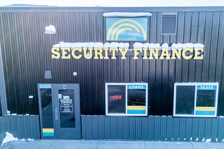 More Photos Of 1186 N Shawano St, New London General Retail For Lease