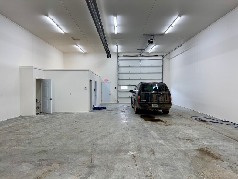 More Photos Of 3212 Airway Ave, Bismarck Light Distribution For Sale