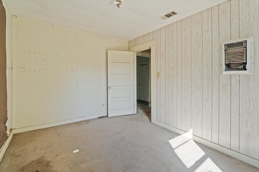 More Photos Of 1403 Crockett St, Lufkin Office Residential For Sale