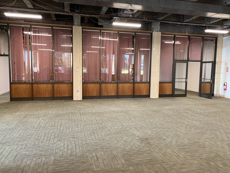 More Photos Of 4 Plaza Way, Fairhaven Bank For Lease