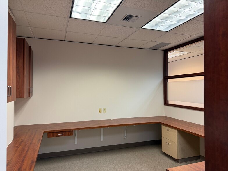 More Photos Of 3302 Fuhrman Ave E, Seattle Office For Lease